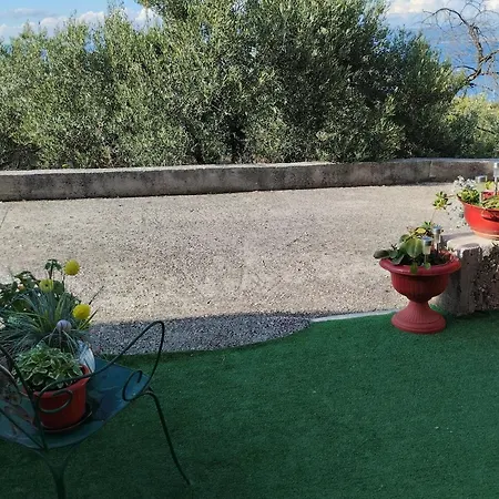 Apartmán With Parking Space Grohote, Solta - 23166